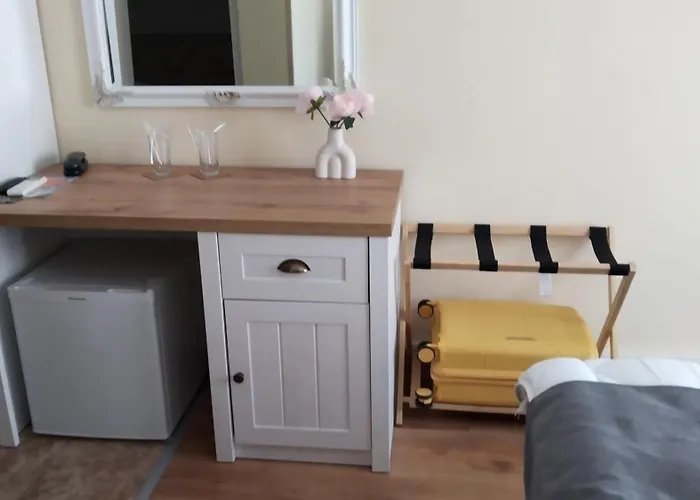 Хотел виктория семеен