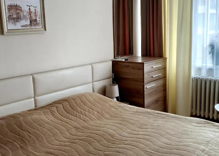 Хотел виктория семеен