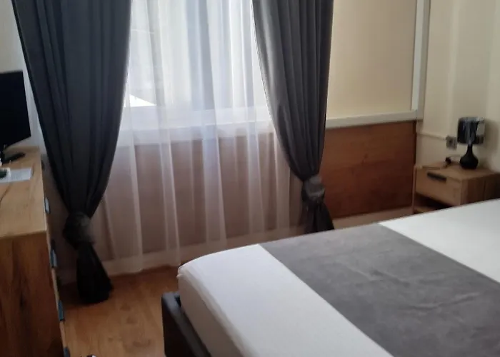 Хотел виктория семеен